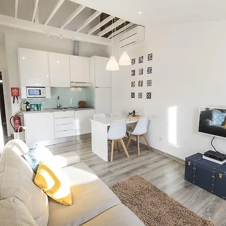 Lovelystay Flat At Mouraria's Heart דירה ליסבון