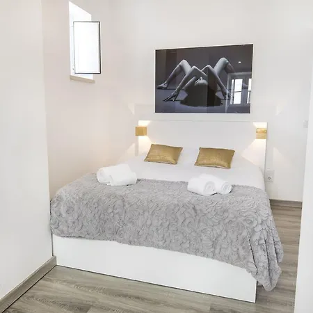 דירה Lovelystay Flat At Mouraria's Heart *
