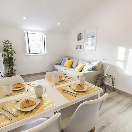 Lovelystay Flat At Mouraria's Heart