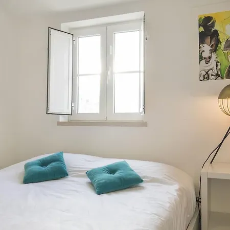Lovelystay Flat At Mouraria's Heart ליסבון