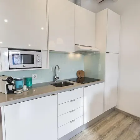 Lovelystay Flat At Mouraria's Heart דירה