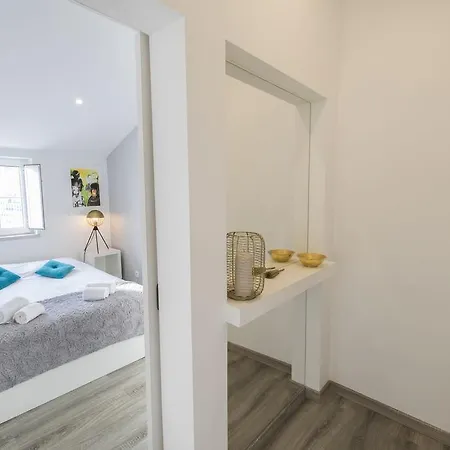 Lovelystay Flat At Mouraria's Heart * ליסבון