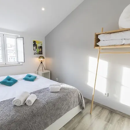 Lovelystay Flat At Mouraria's Heart דירה *