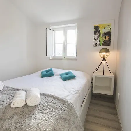 Lovelystay Flat At Mouraria's Heart
